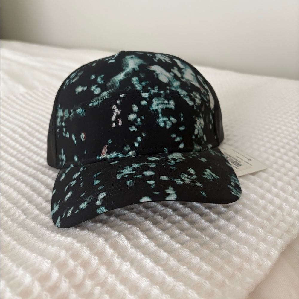 Lululemon Athletica Black and Teal Dash and Splash Cap